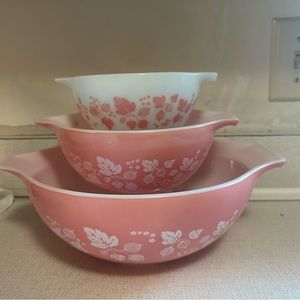 Vintage Pyrex Pink Gooseberry Cinderella Bowl set 444